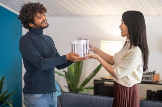 Client Gifting With Apparel: What Actually Gets Worn